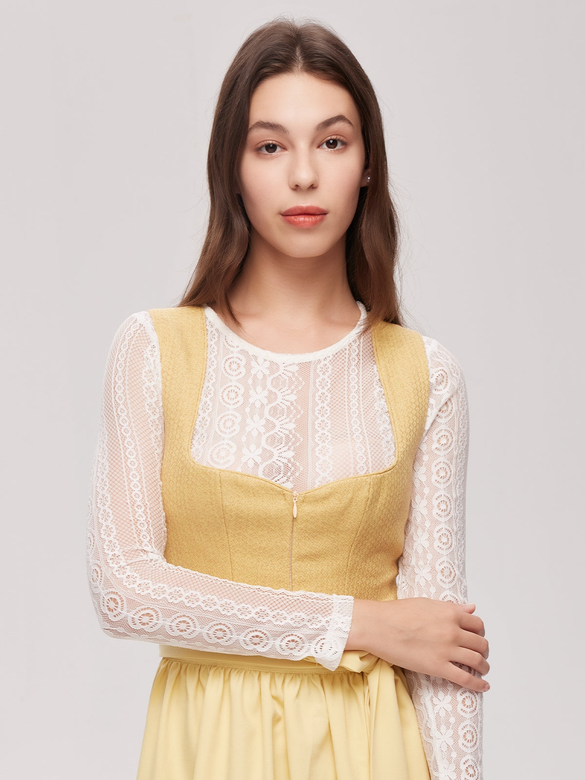 Orange Dirndl: Living tradition and modern style